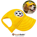 Perro usando gorra para perro BeagleBuddy® diseño Selección Colombia amarilla.