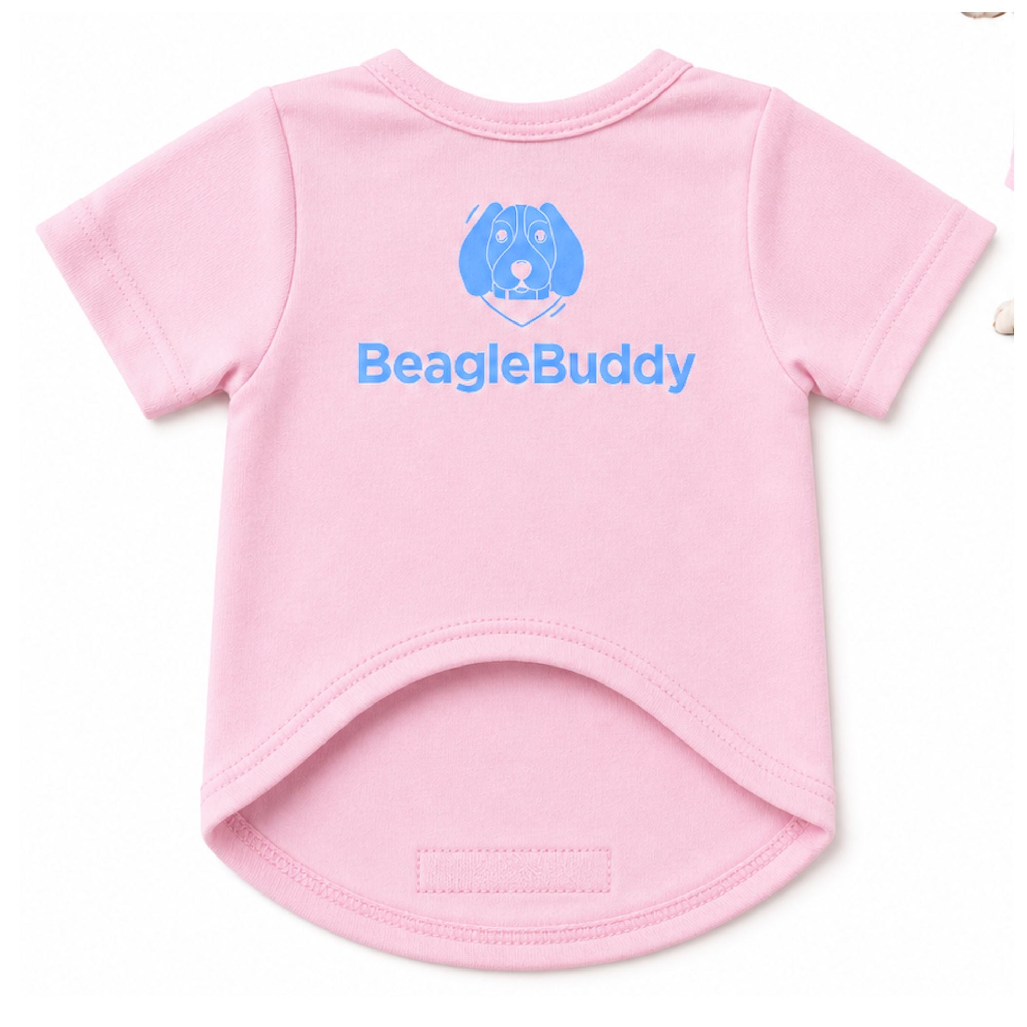 Camiseta estampada para perros BeagleBuddy® en polialgodón color rosado vista frontal.