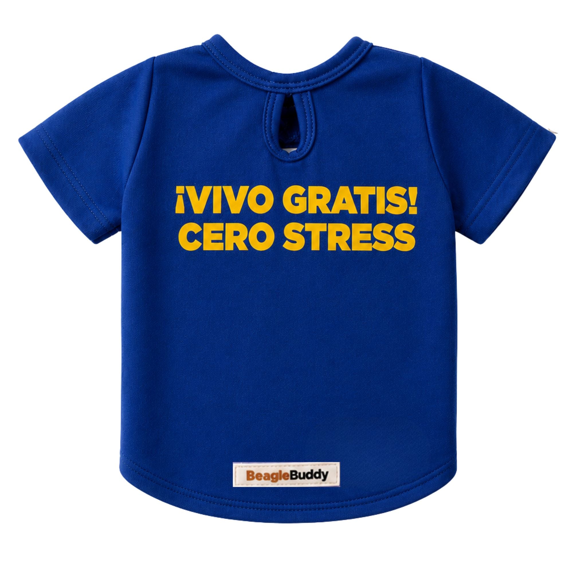 Camiseta estampada para perros BeagleBuddy® color azul con mensaje "vivo gratis" vista posterior.