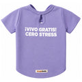 Camiseta estampada para perros BeagleBuddy® color lila con mensaje "vivo gratis" vista posterior.