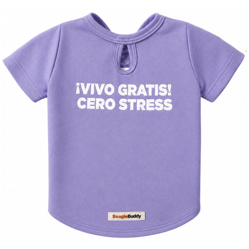 Camiseta estampada para perros BeagleBuddy® color lila con mensaje "vivo gratis" vista posterior.