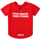 Camiseta estampada para perros BeagleBuddy® color rojo con mensaje "Yo vivo gratis" vista posterior.