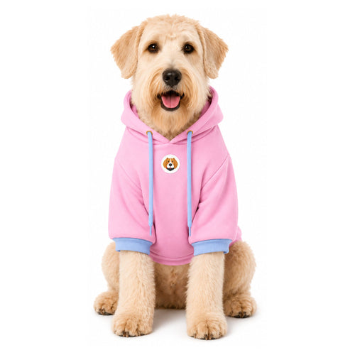 Perro usando buzo con capucha BeagleBuddy® color rosado.