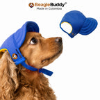 Perro usando gorra para perro BeagleBuddy® color azul marino.