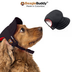 Perro usando gorra para perro BeagleBuddy® color negro.